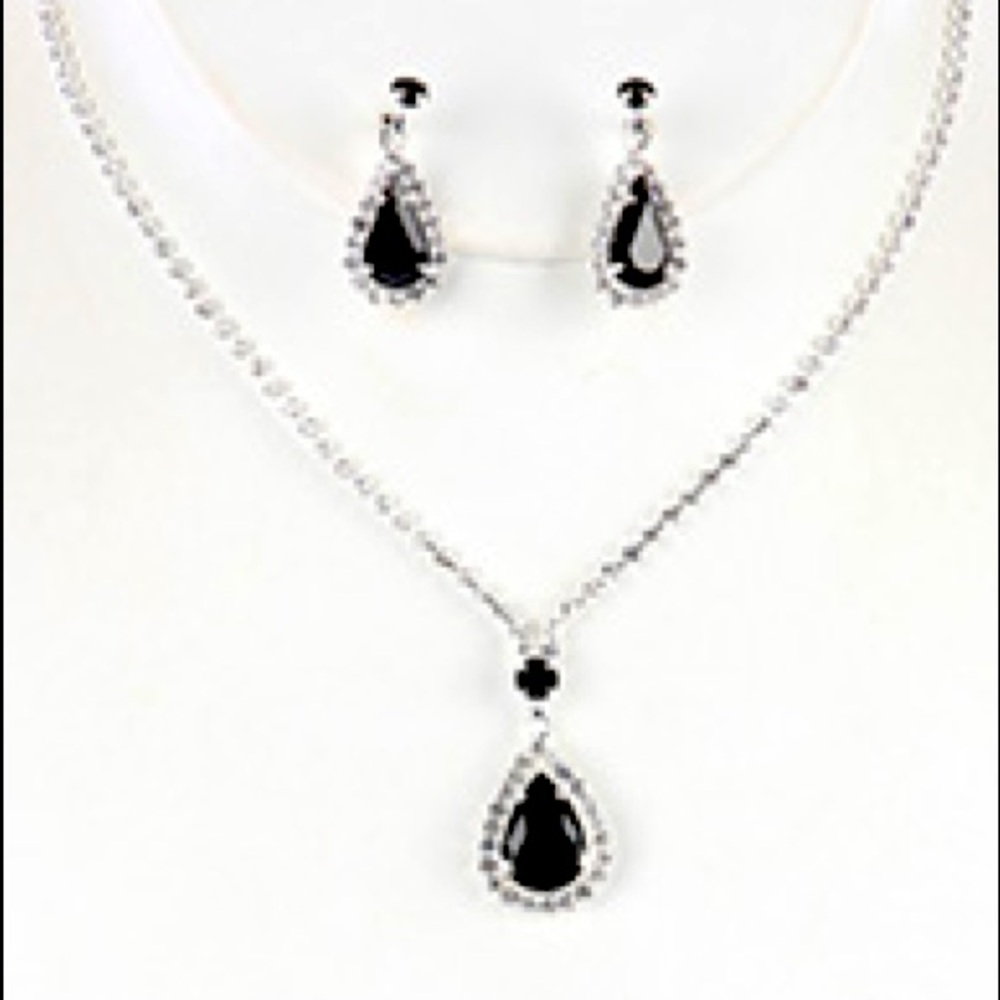 NWT Rhinestone / Crystal Black Necklace Set